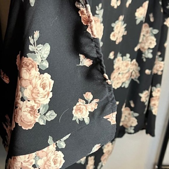 BUNDLE 3 FOR $18- Gypsy Rose Womens Large Black‎ Floral Top Back Cut Out - Picture 13 of 14